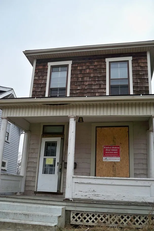 284 S Eureka Ave photo 1