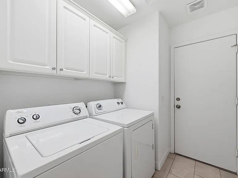 1616 E Desert Ln — Photo 20