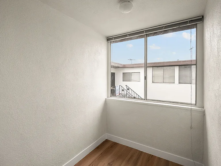 1315 Ocean Park Blvd #2 — Photo 21