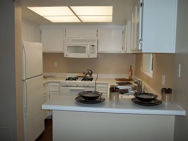 2nd image of 1107 Sea Cliff Way