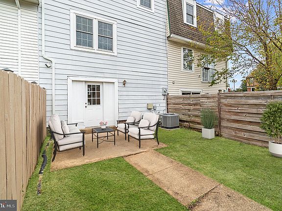 2nd image of 1026 Manning Dr