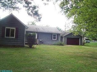 2221 Carmen Dr, Zanesville, OH 43701