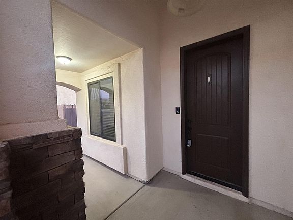 4th image of 207 E 12th Pl