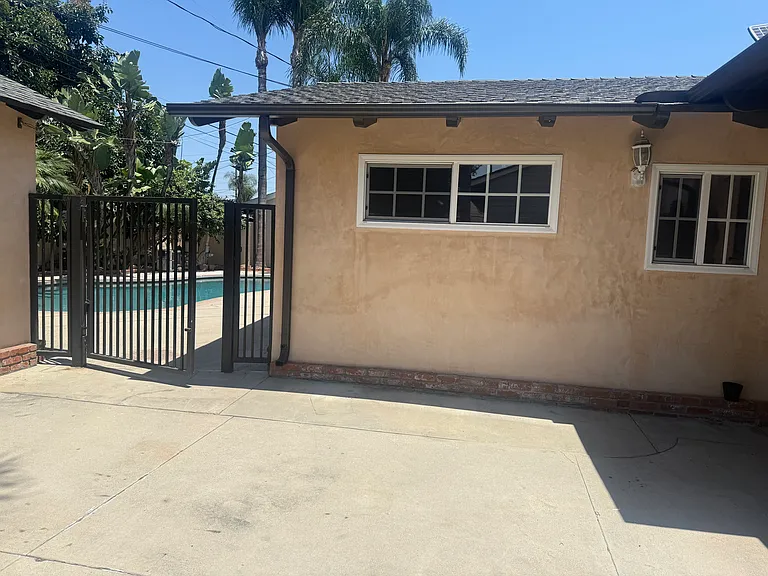 10247 Eglise Ave — Photo 8