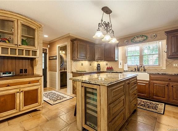 5th image of 902 2nd Avenue Dr NE