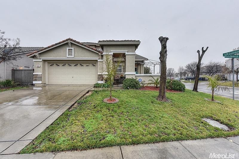 1st image of 311 N Rick Heinrich Cir
