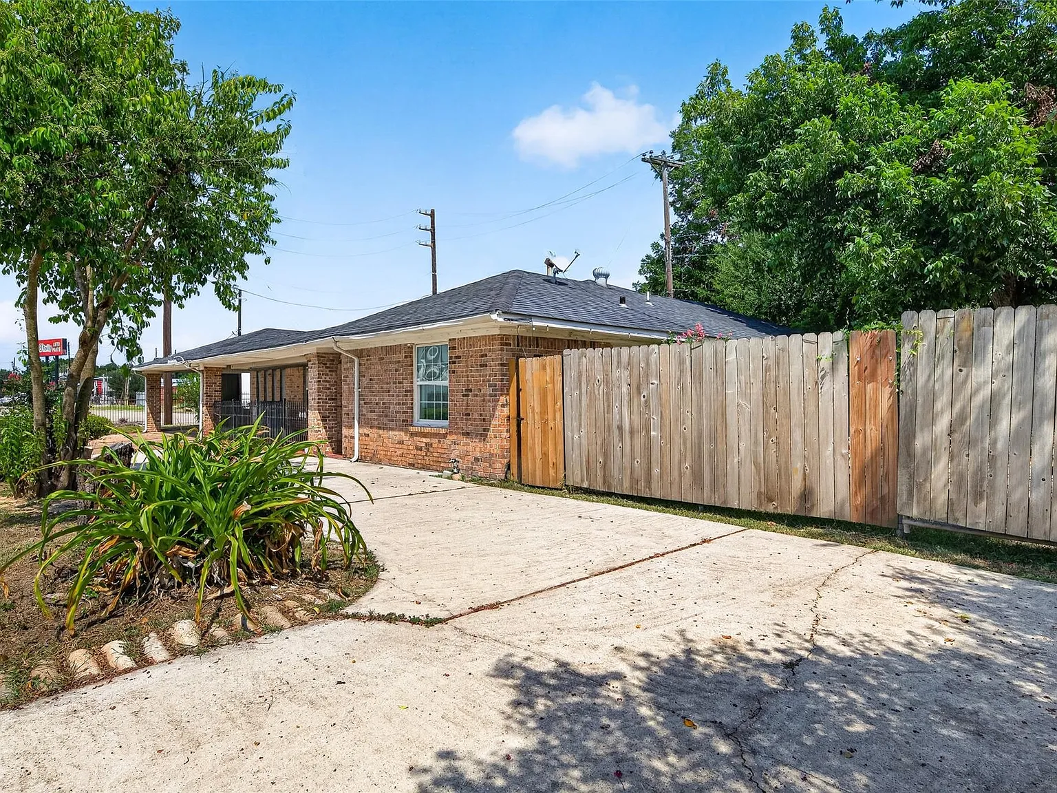 5 bed, 3.0 bath, 2163 sqft, $3,500 — Photo 4