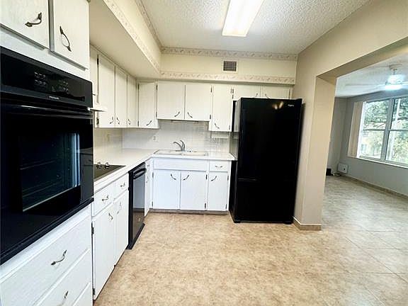 5th image of 2402 Ecuadorian Way APT 40