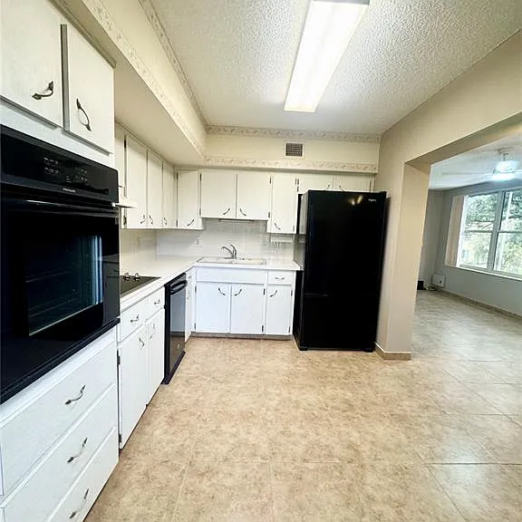 2402 Ecuadorian Way #40 — Photo 5