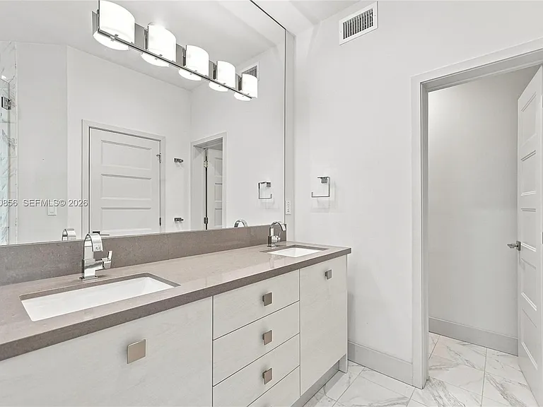 3237 NE 5th St — Photo 36