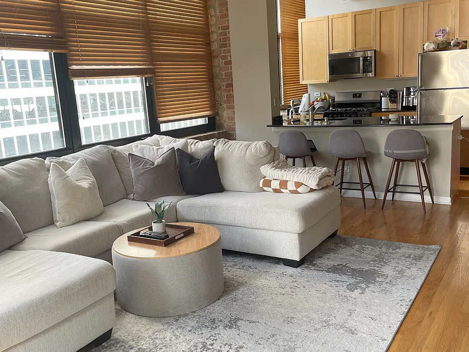 525 W Superior St #521