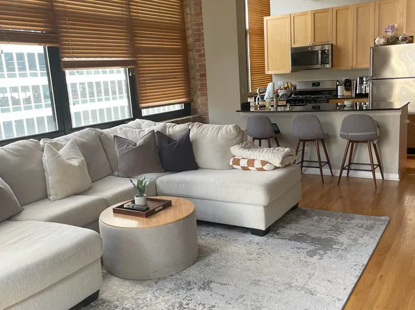 525 W Superior St, Chicago, IL
