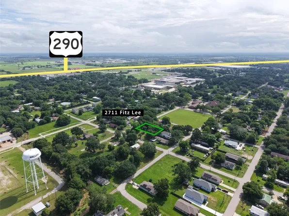2711 Fitz Lee St, Waller, TX 77484