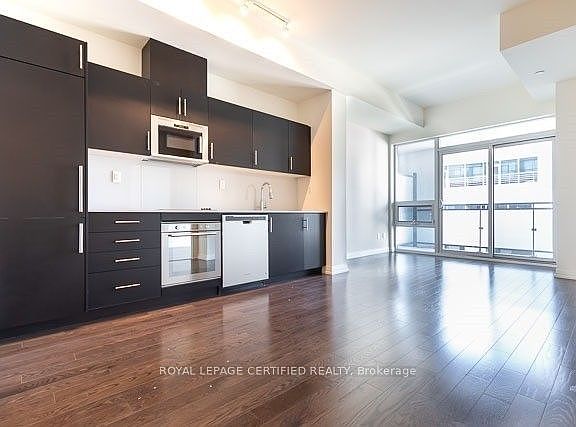 3rd image of 460 Adelaide St E #835