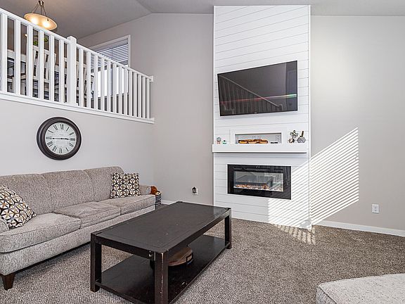 3rd image of 404 W Centennial Dr
