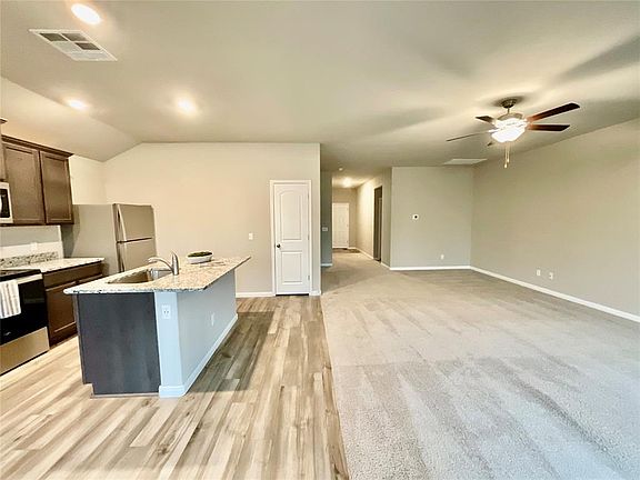 3rd image of 1701 Maroon Dr