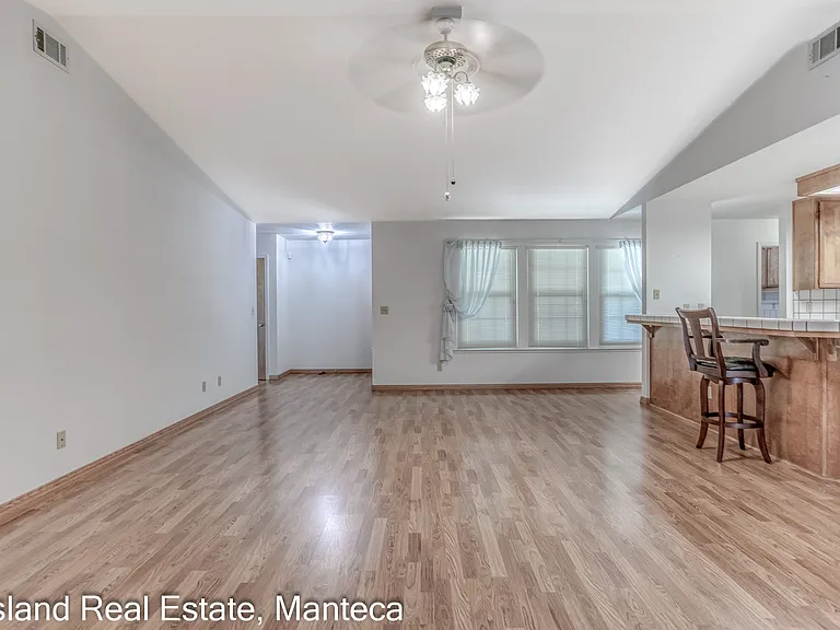 1635 Crom St — Photo 15