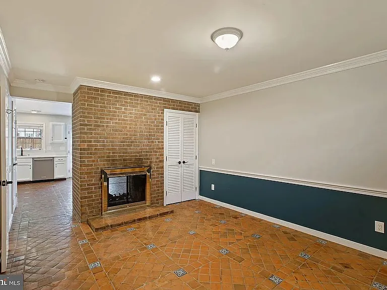 1225 Michigan Ct — Photo 9