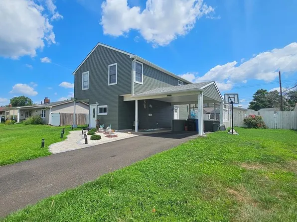 12 Crescent Ln, Levittown, PA 19055