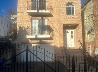 24 Longworth St, Newark, NJ 07102