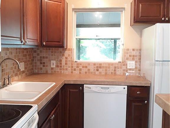 2nd image of 623 Clayton St