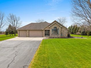 N8569 Woodland Dr, Seymour, WI 54165
