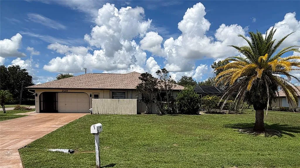 3 bed, 2.0 bath, 1953 sqft, $2,300 — Photo 2