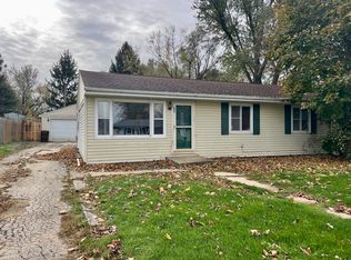 306 Hillcrest Ave, Rochelle, IL 61068