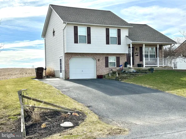 3744 Mountain Shadow Cir, Fayetteville, PA 17222
