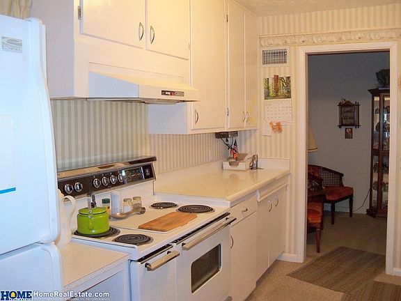 4th image of 6711 Lexington Cir