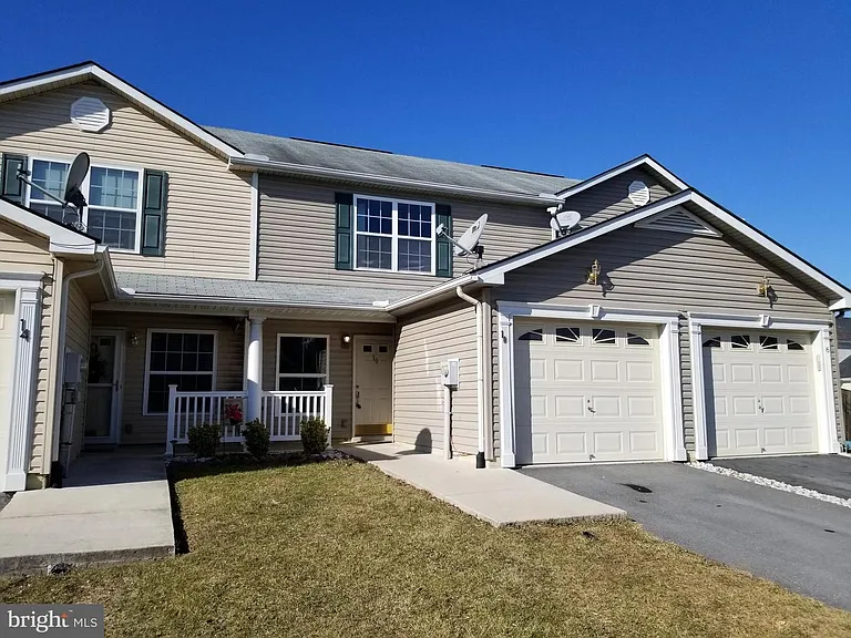 10 Sophie Ln — Photo 1