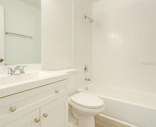 5th image of 974 Leeward Pl Unit 303