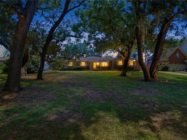 9182 Bay View Dr, Lillian, AL 36549
