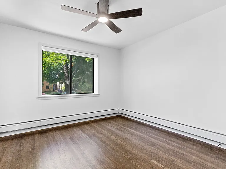 Clermont Apartments — Photo 21