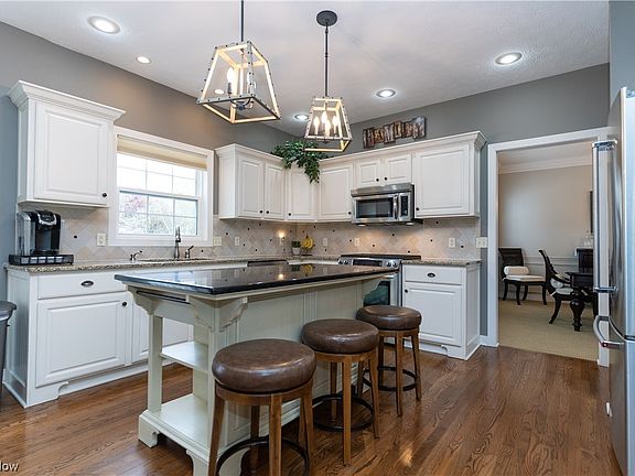 5th image of 2971 Woodcrest Dr