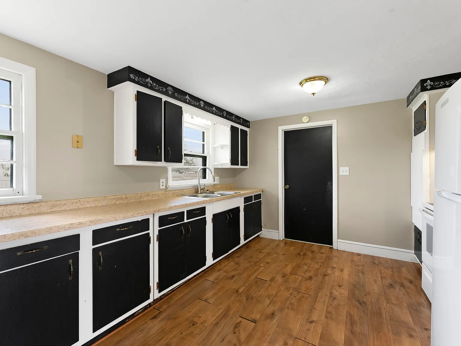 1602 W Dupont Rd — Photo 4