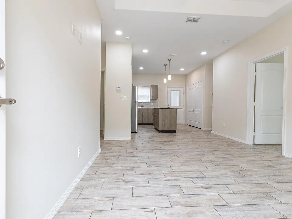 1701 W Greenwich St #1