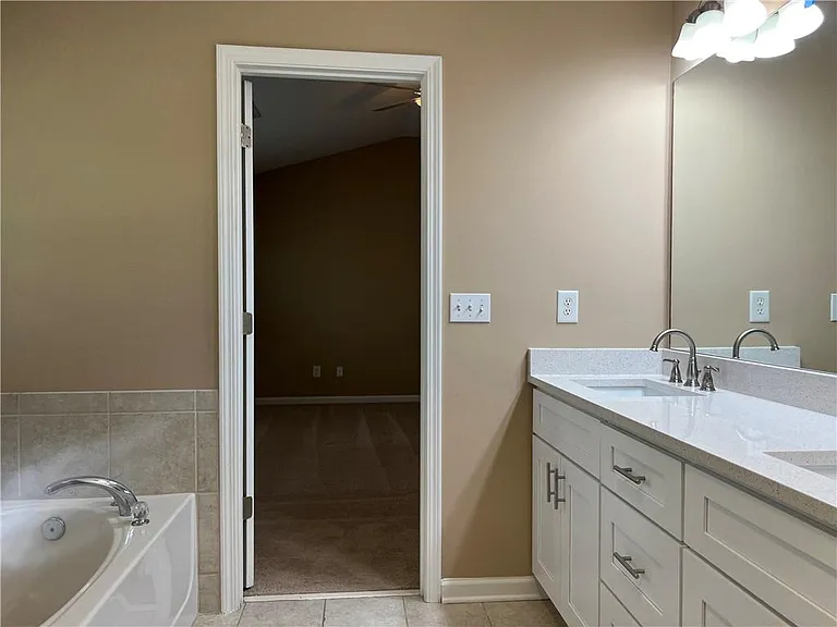 3413 Stoneham Dr — Photo 15
