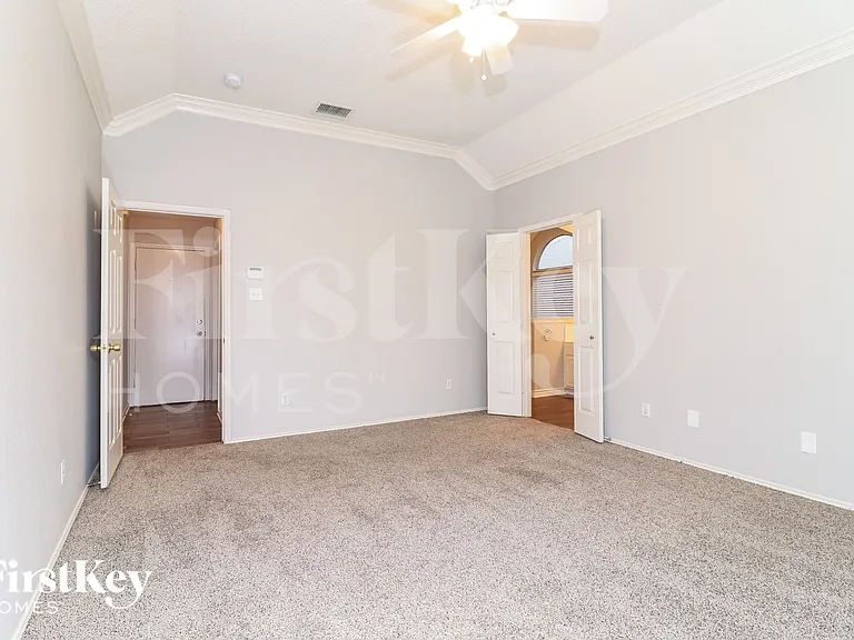 2210 Stillwater Dr — Photo 7