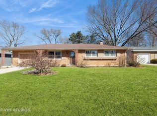 825 Balmoral Dr, East Dundee, IL