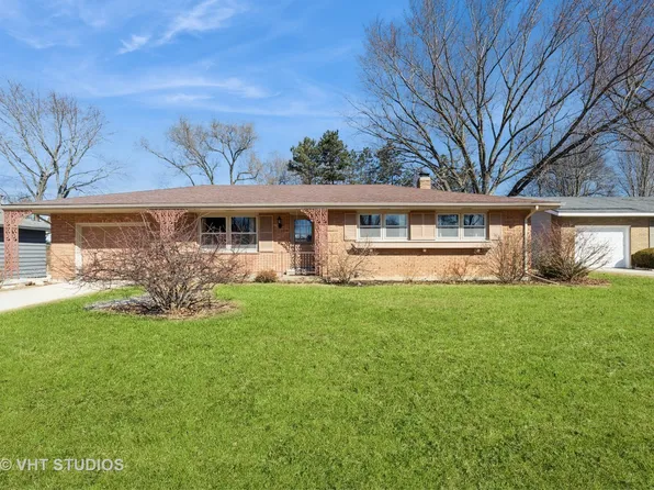 825 Balmoral Dr, East Dundee, IL 60118