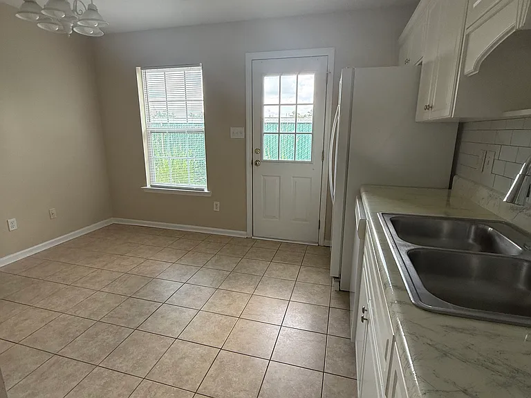 417 Flowing Creek Dr — Photo 12