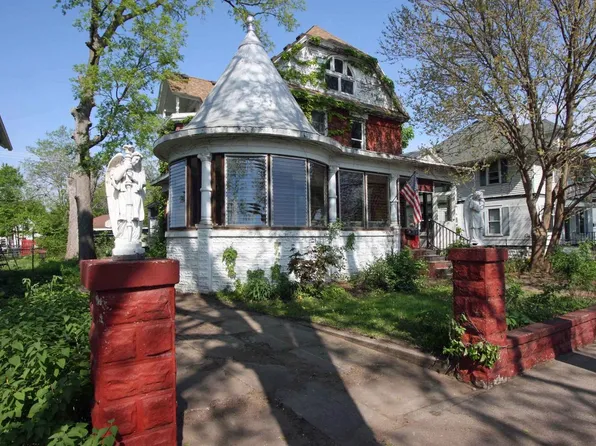 1447 Charles St, La Crosse, WI 54603