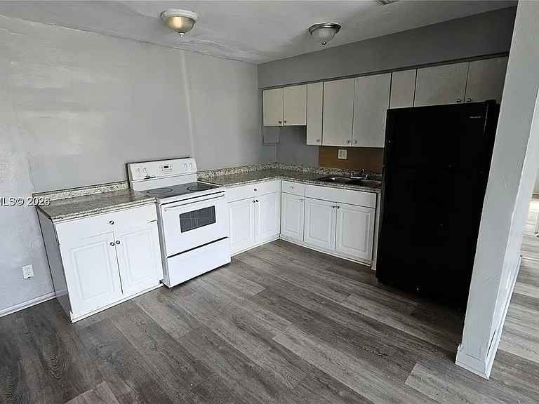374 NW 31st Ave — Photo 9