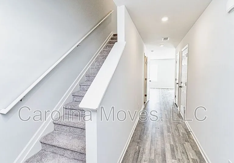 638 Farmstead Trl — Photo 3