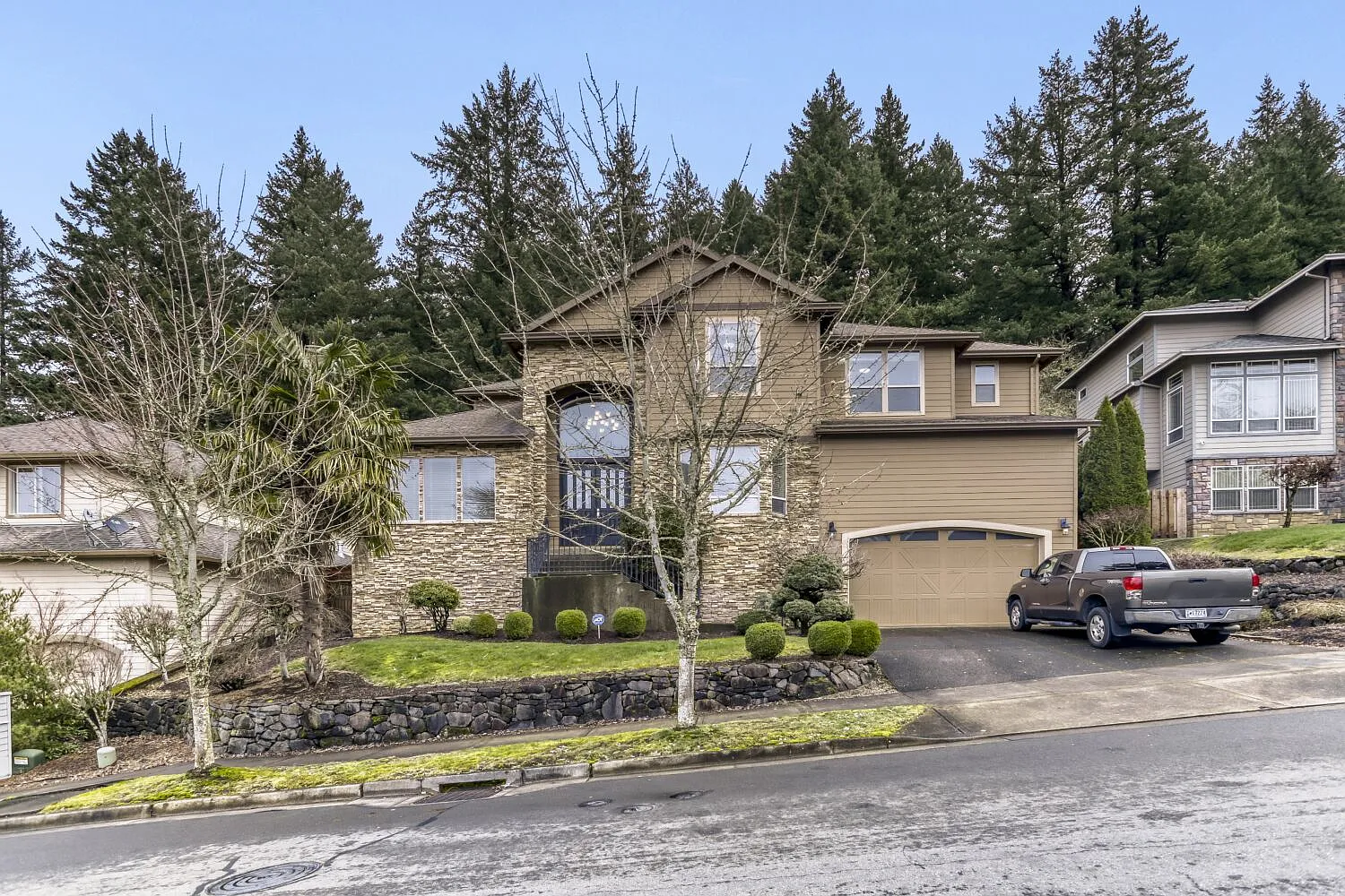 5 bed, 3.5 bath, 3960 sqft, $4,195 — Photo 1