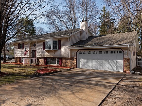 2nd image of 2935 165th Ln NE