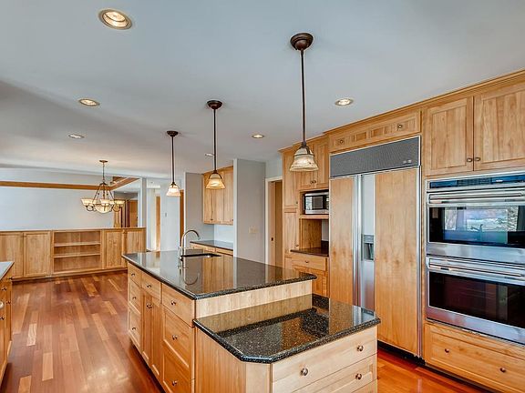 2nd image of 641 Hampshire Dr
