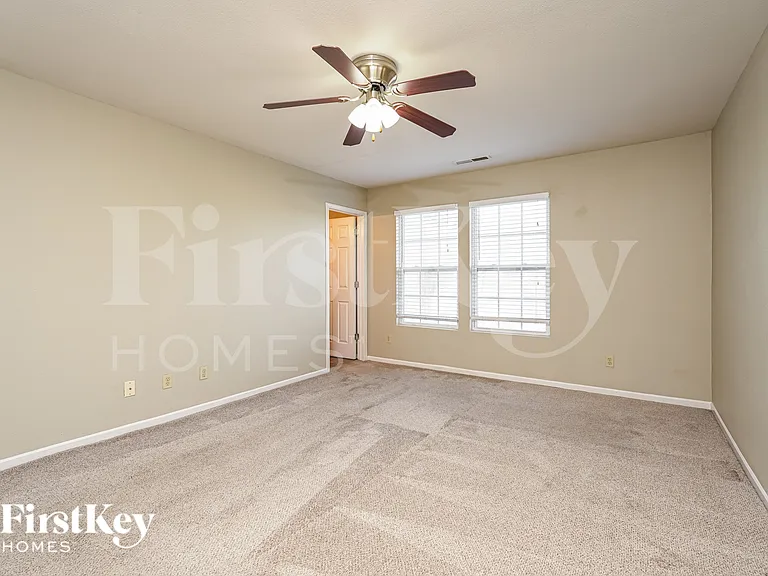 340 Kendall Dr — Photo 12