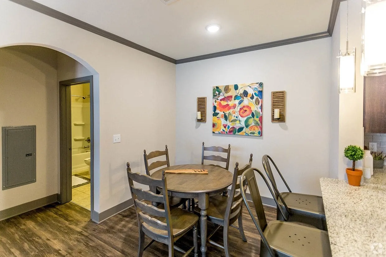 Vintage at Emory Road Apartments — Photo 3